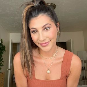 Meet your Posher, Milena